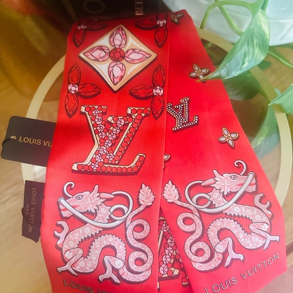 NWT Louis Vuitton Lunar New Year Dragon LV Red BB Bandeau 100% Silk Scarf 3x47” - Picture 13 of 13